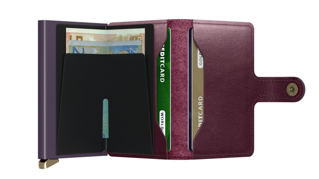 SECRID Miniwallet Dusk Bordeaux lifestyle