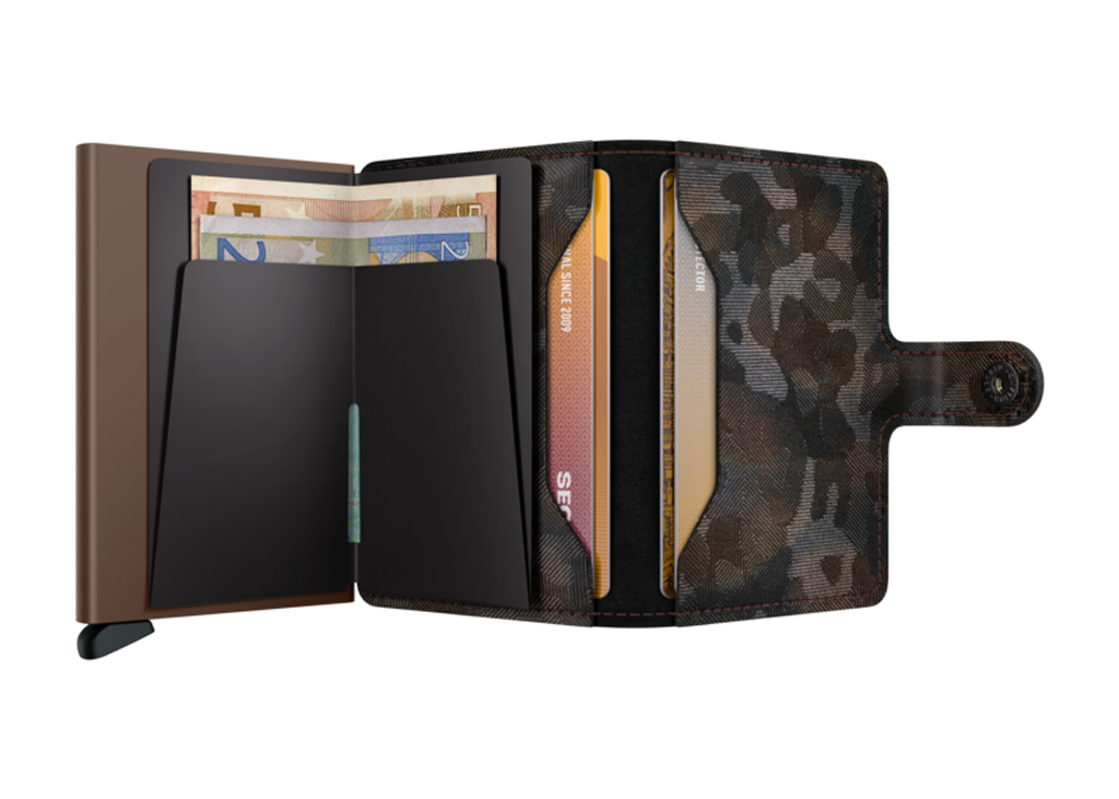 SECRID Miniwallet Jungle Brown lifestyle