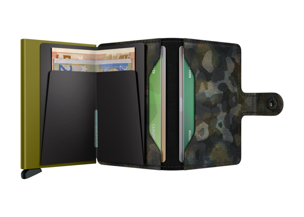 SECRID Miniwallet Jungle Moss lifestyle