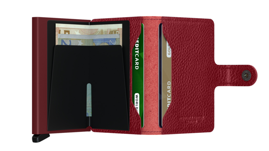SECRID Miniwallet Vegetable Tanned Rosso Bordeaux lifestyle