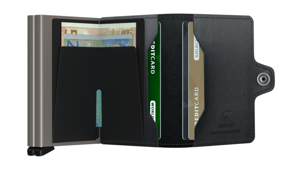 SECRID Twinwallet Mirum Black lifestyle