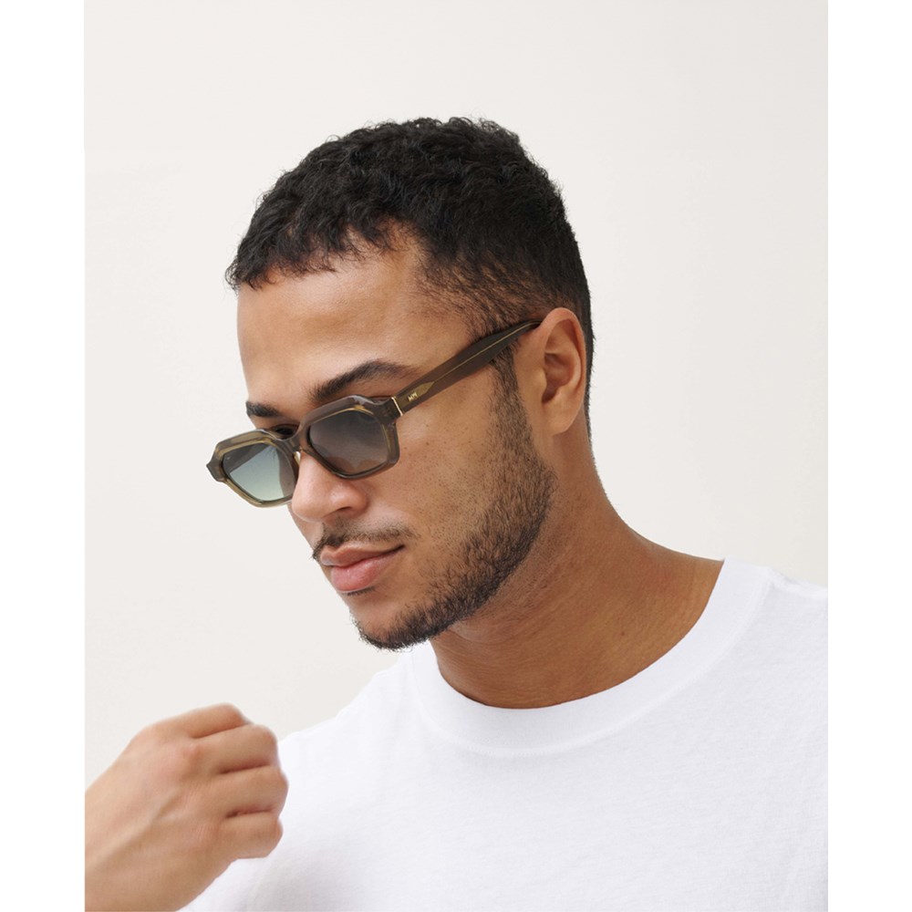 MESSYWEEKEND ANTHONY