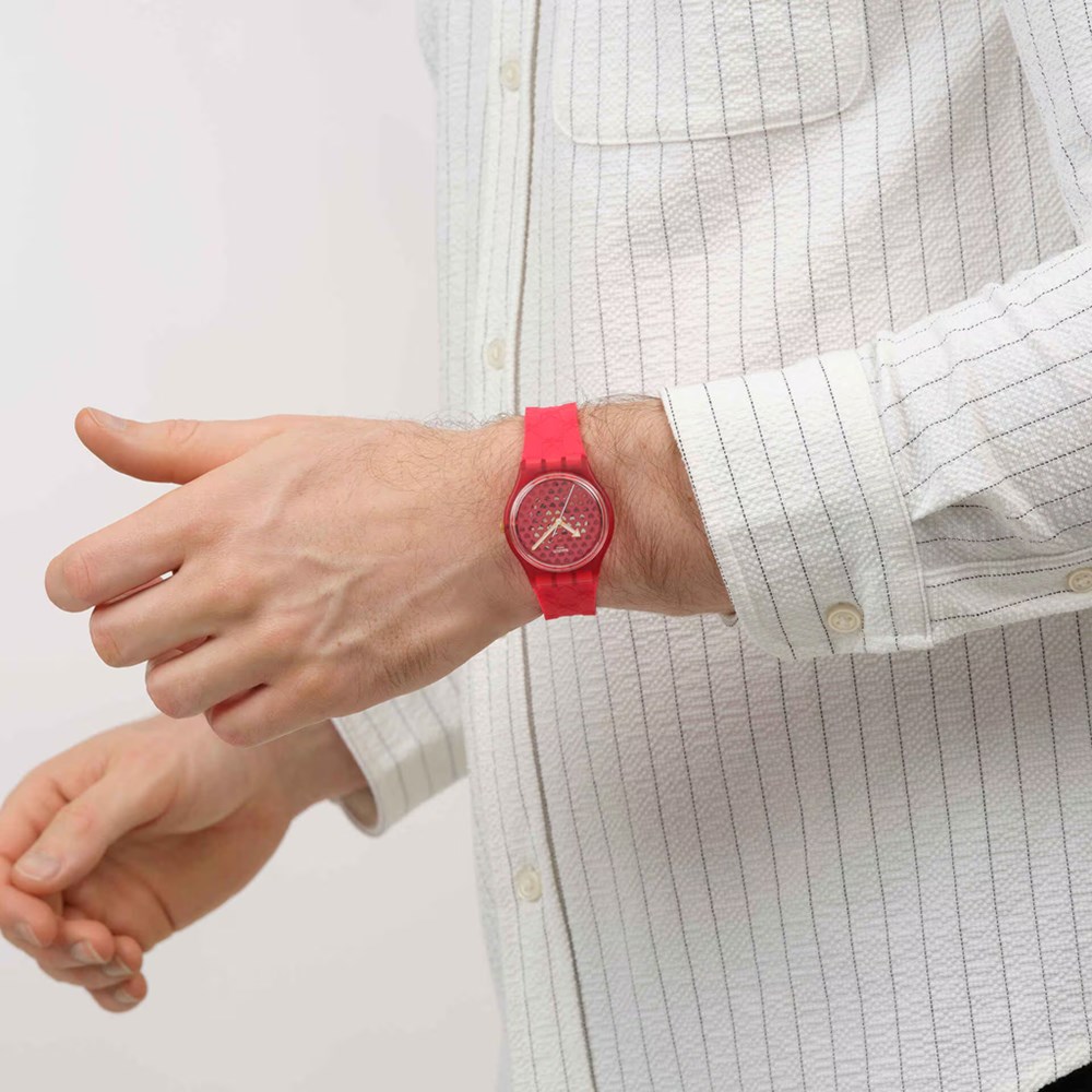 SWATCH LOVE IN SCARLET