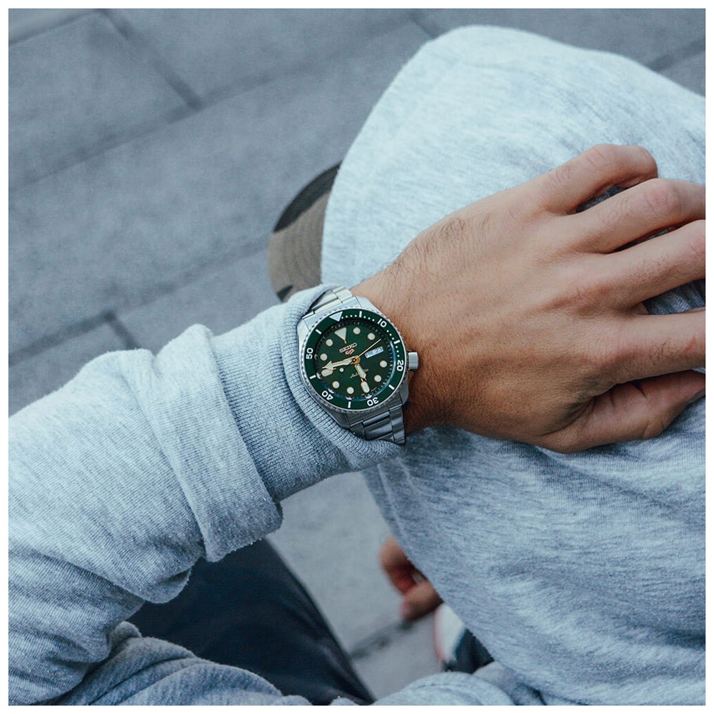 SEIKO 5 SPORTS AUTOMATIC