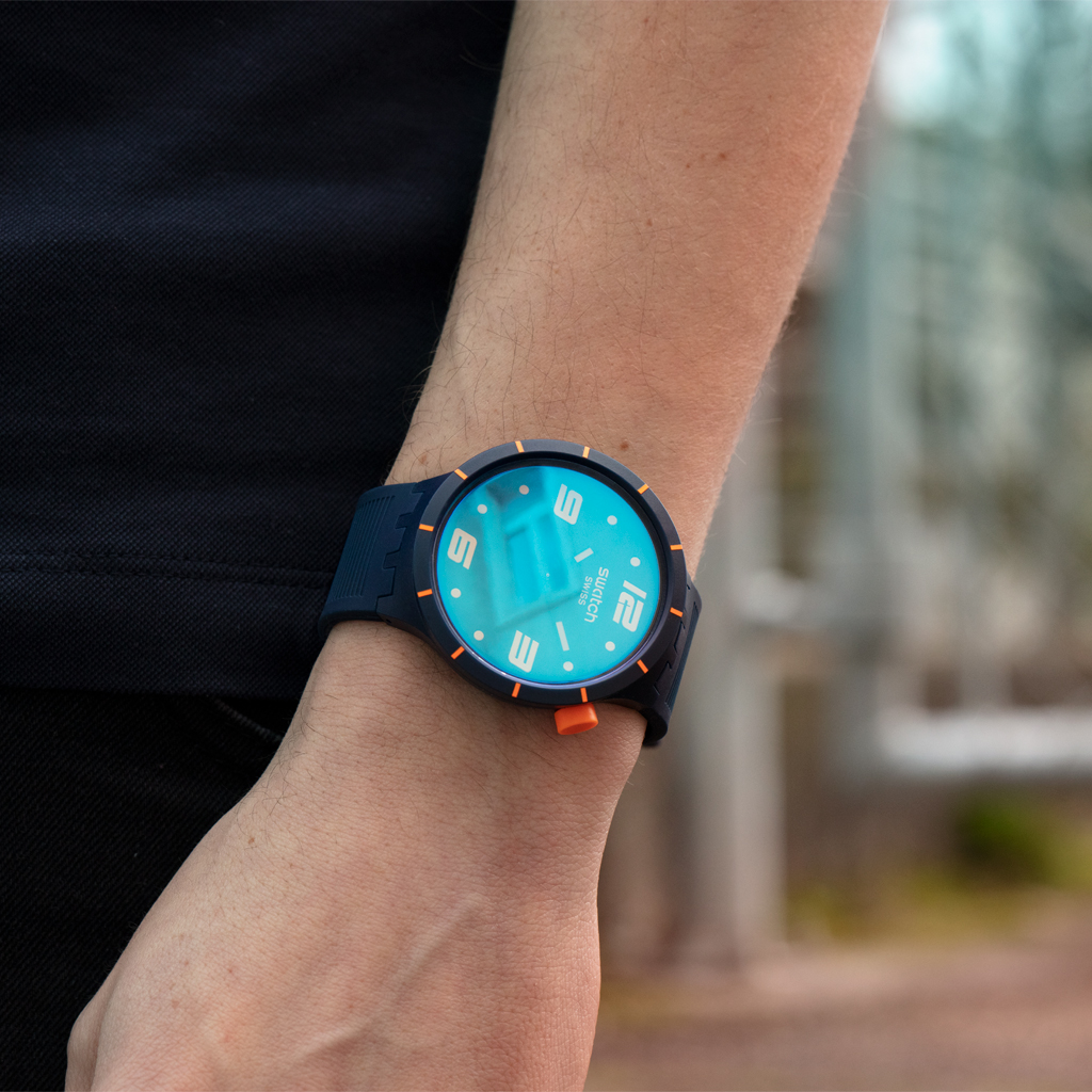 SWATCH FUTURISTIC BLUE lifestyle