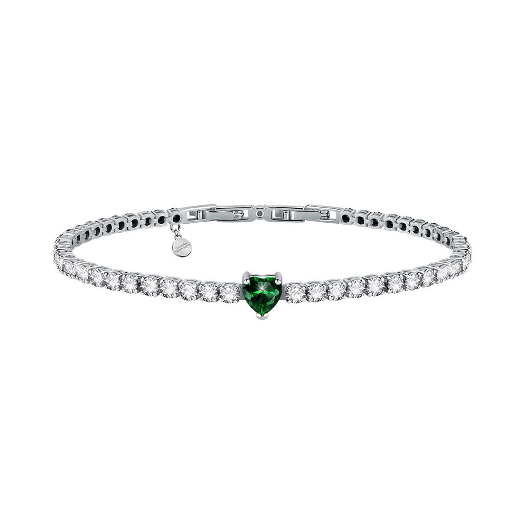 CHIARA FERRAGNI DIAMOND HEART lifestyle