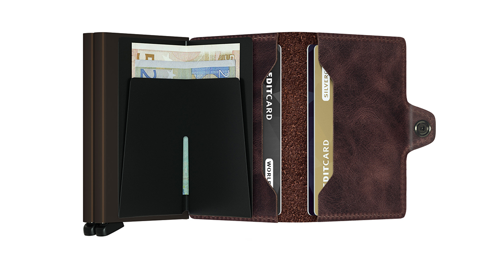 SECRID Twinwallet Vintage Chocolate lifestyle