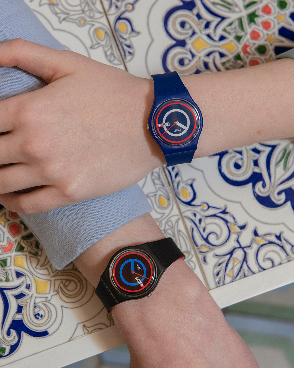 SWATCH CIRCLING BLACK lifestyle